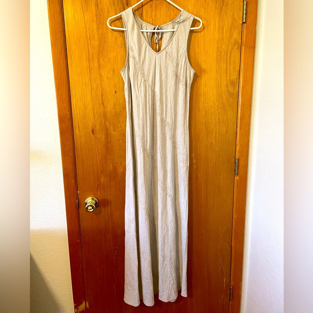 Eddie Bauer Maxi Dress with rose stitching details size M